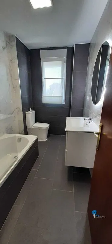 Vannitoad - Beachfront Apartment with Terrace in Laredo
