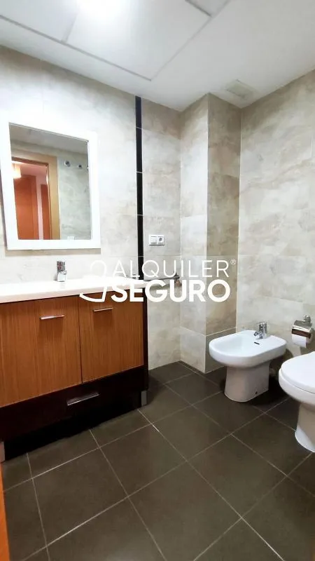 Salles de bain - City Centre Flat with Pool in Paterna