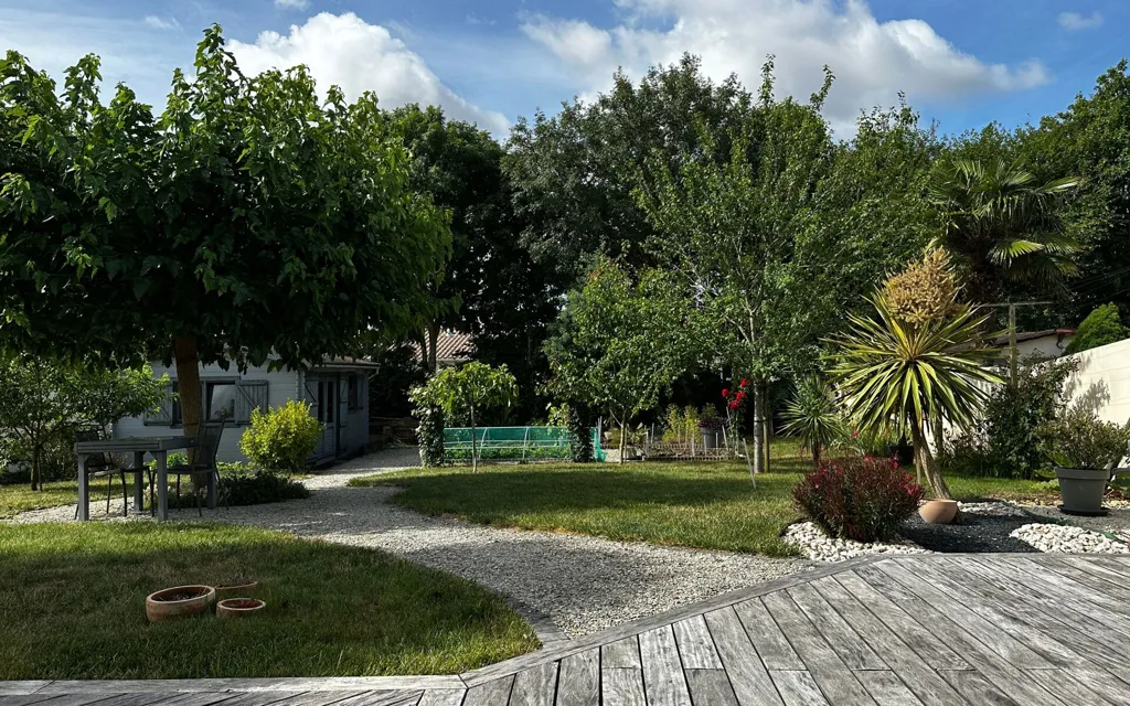 Aed - Contemporary House with Garden in Soubise