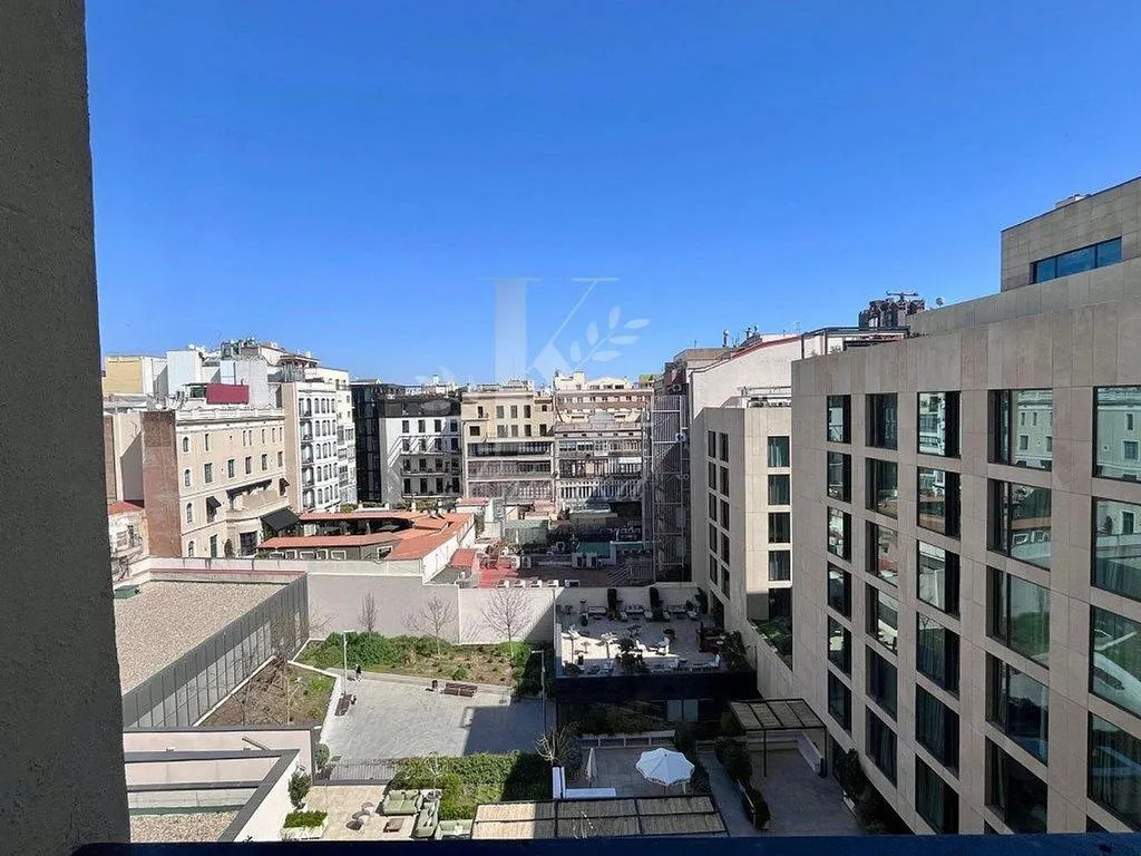 Rõdu - Modern Flat with Balcony Views in Eixample