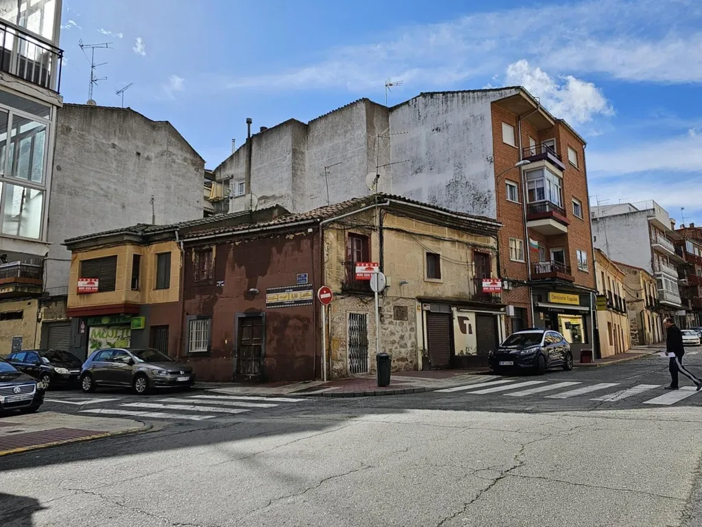 Välivaade - Reformable House with Parking in Ávila