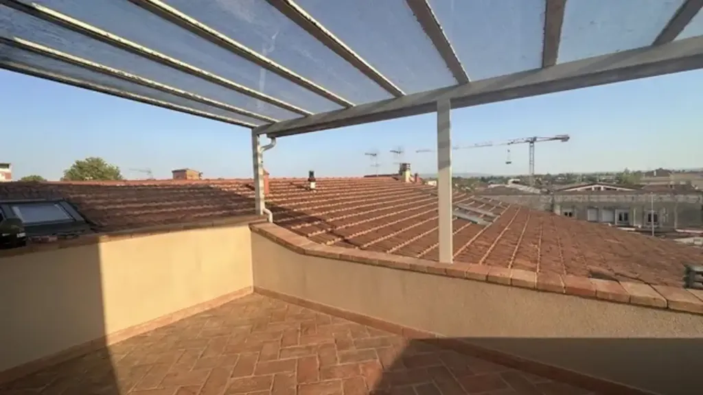 Terrass - Armed Trilocale with Terrace in Cascina