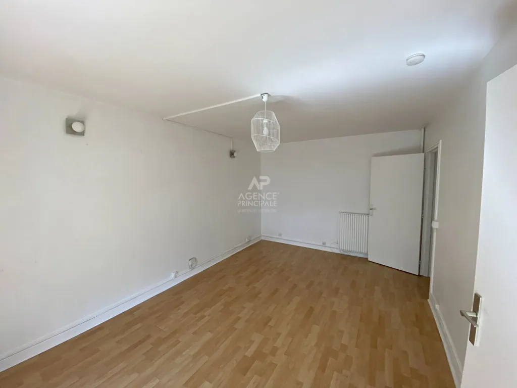 Toad - Studio with Parking in Saint-Germain-en-Laye