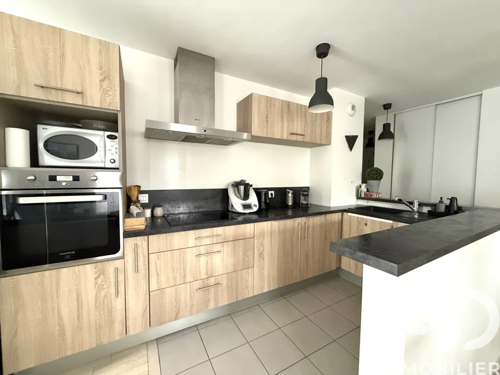 Cucina - 4-Bed Apartment with Terrace in Massy