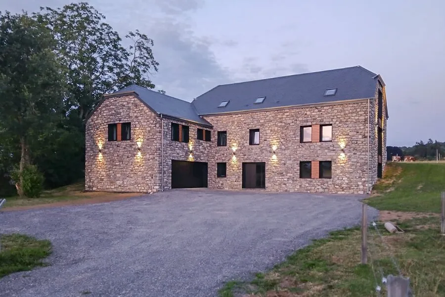 Extérieur - Villa Rénovée avec Jardin à Waha