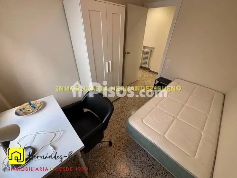 Magamistoad - Student-Friendly Flat with Balcony in Semicentro