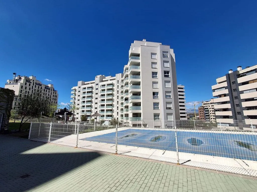 Bassein - Apartment with Pool in New Tres Cantos