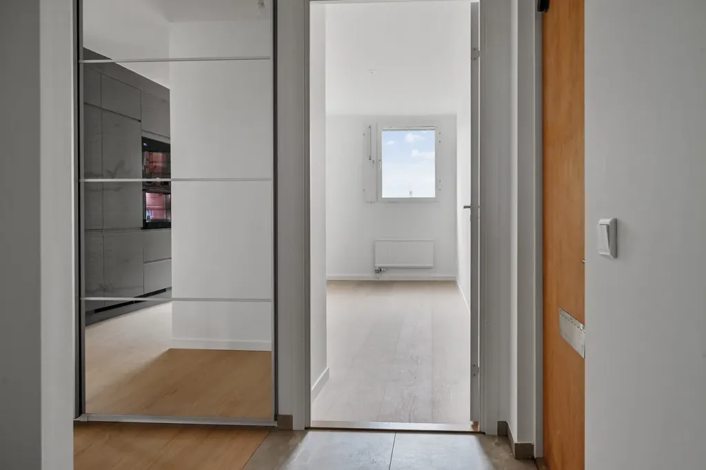 Ingresso - Modernised Penthouse with Balcony in Upplands Väsby