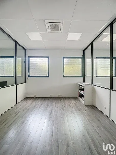 Kabinet - Office Space with Terrace in Limonest