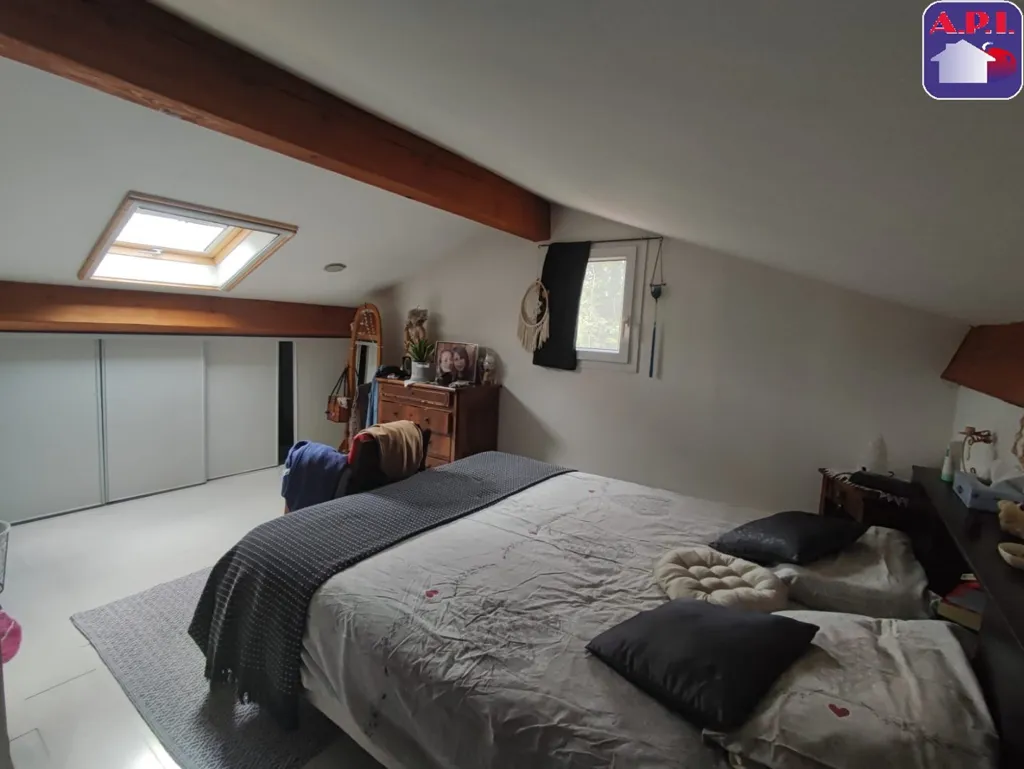 Chambres - Maison avec Hangar dans Zone Artisanale