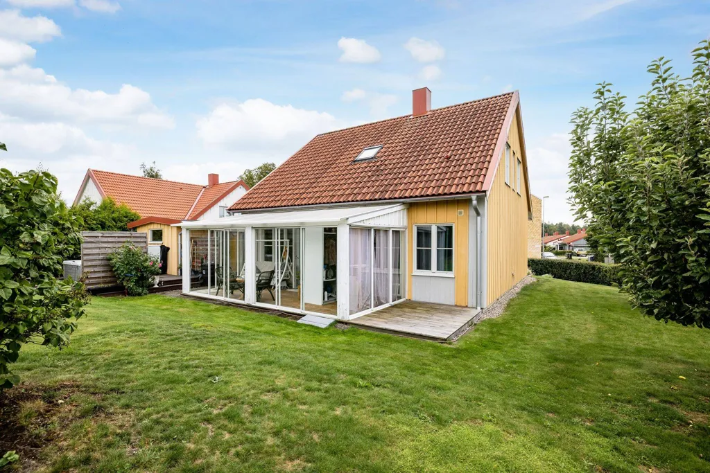 Aed - 1½-Storey Villa with Spa in Eskilstuna
