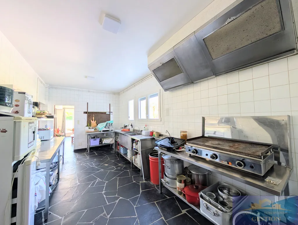 Cuisine - Propriété de 13 Pièces avec Piscine à 15 min de Tarbes