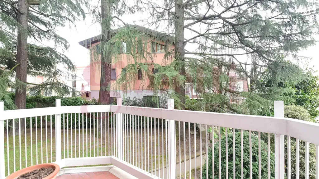 Balcon - Trilocale with Balconies in Cantù