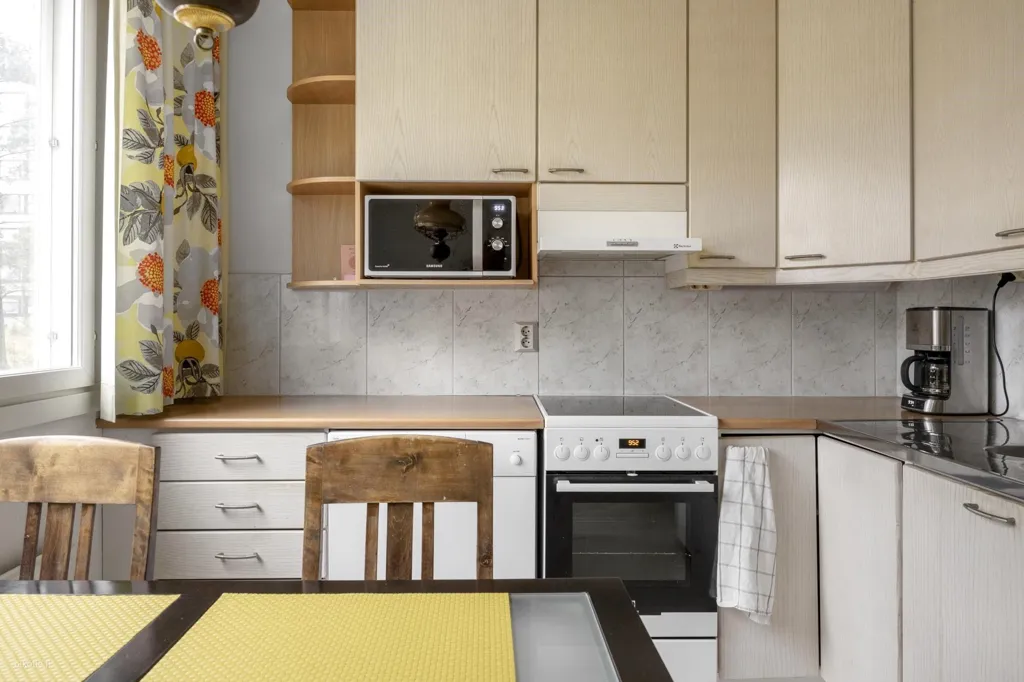 Cuisine - Apartment with Glazed Balconies in Suikkila