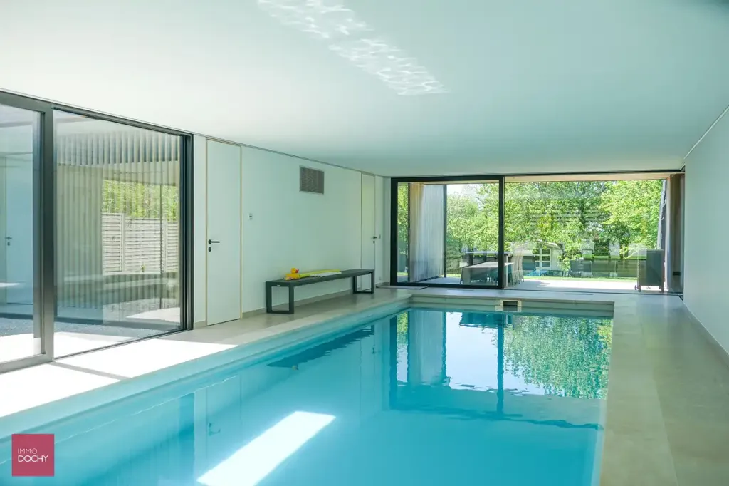 Bassein - Spacious Villa with Indoor Pool in Suburb