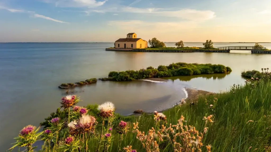 Terraced Villa with Private Garden in Comacchio