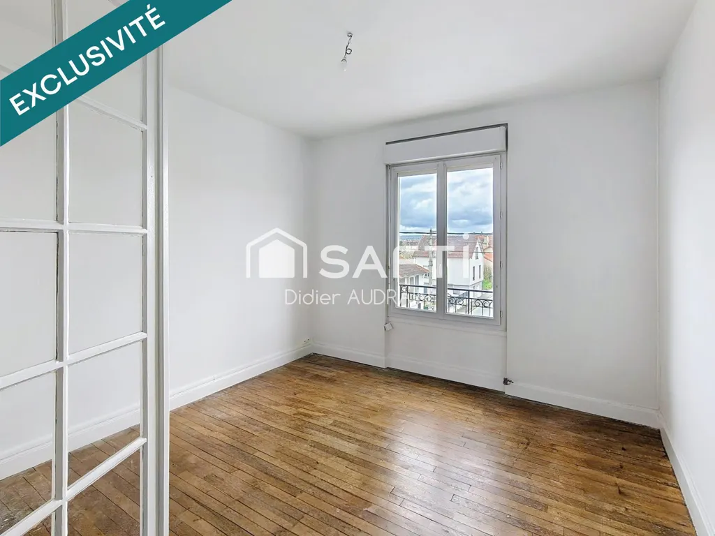 Toad - Bright Apartment with Marble Fireplace in Montluçon