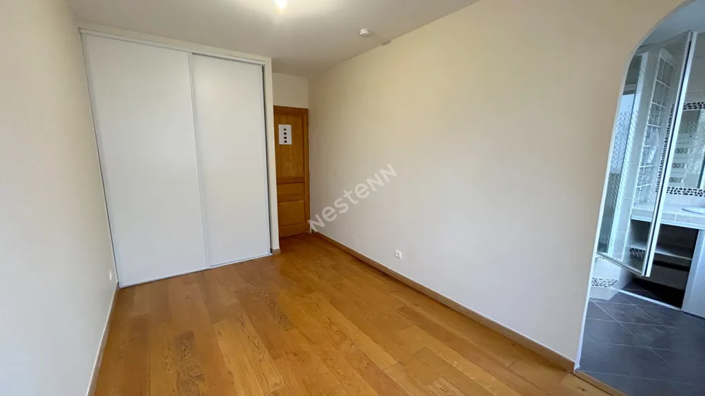 Toad - Renovated T5 Apartment with Garage in Lyon 5ème