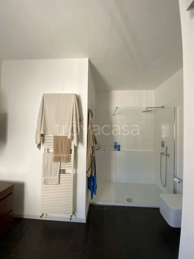 Salles de bain - Rustic-Style Flat with Caminetto in Modena