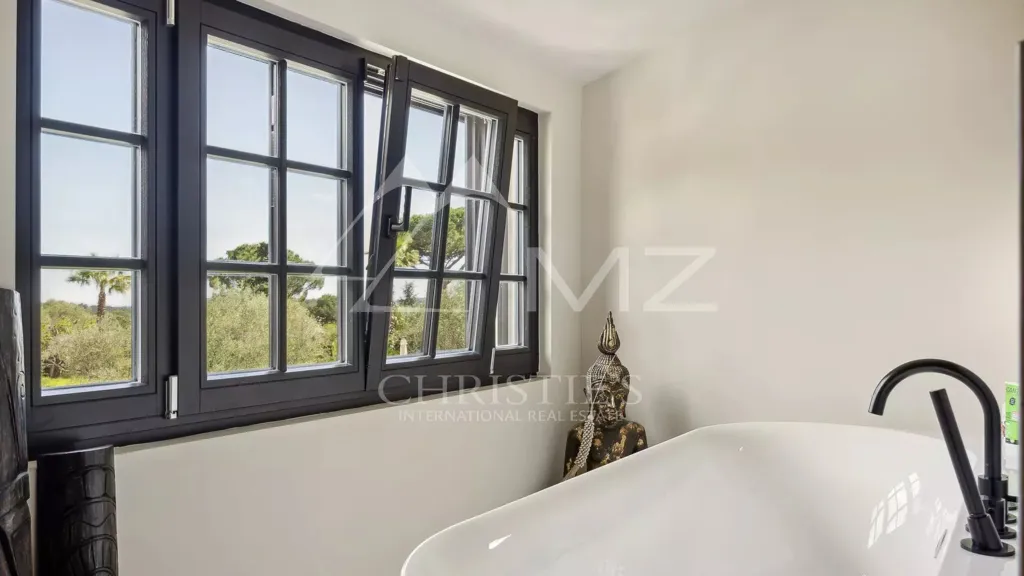 Salles de bain - Villa avec Piscine à Valbonne, Proche du Village