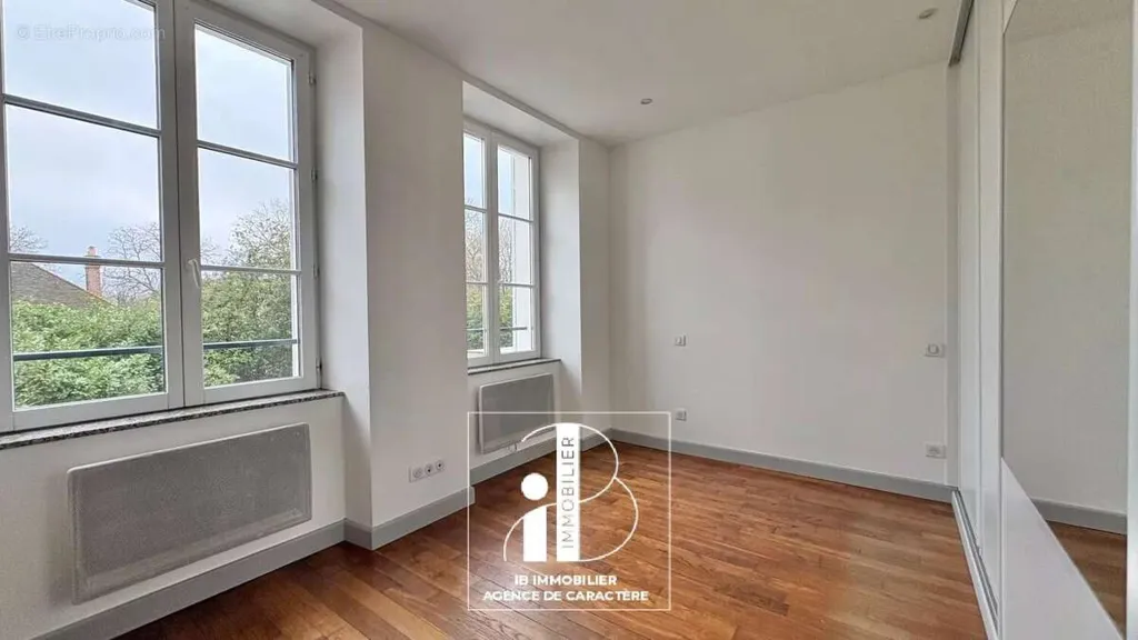 Pièces - Appartement Duplex avec Cour Privative à Fontainebleau