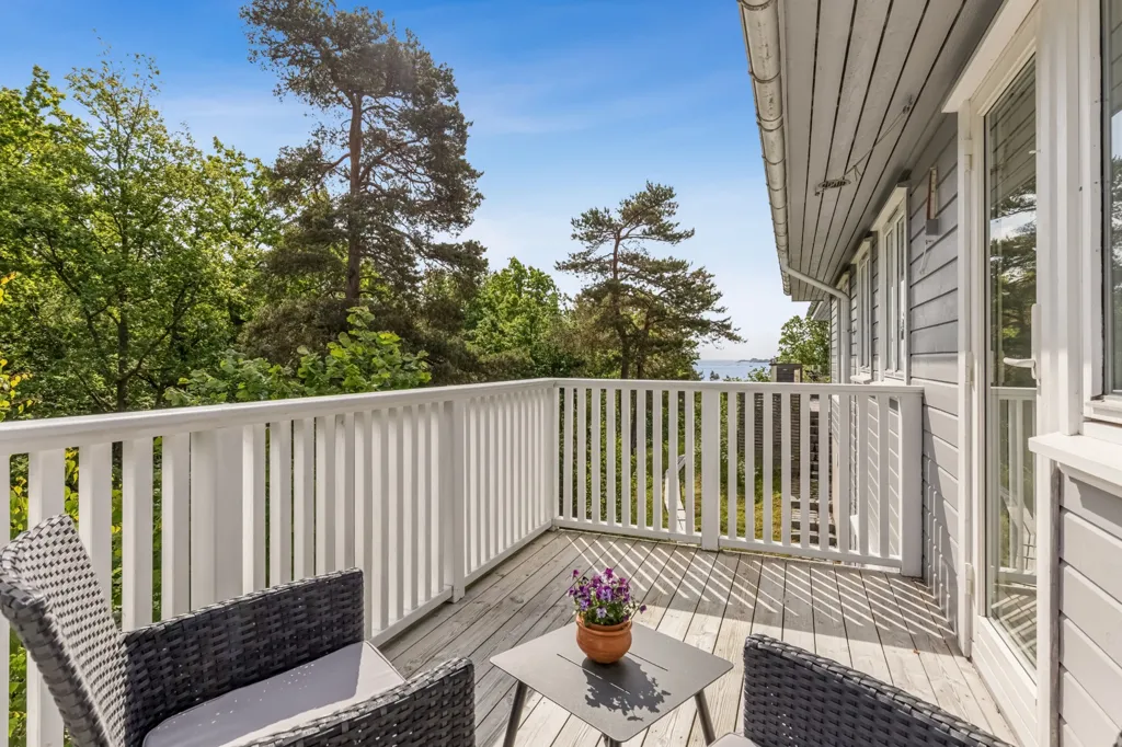 Balcon - Architect-Designed House with Sea View in Larvik