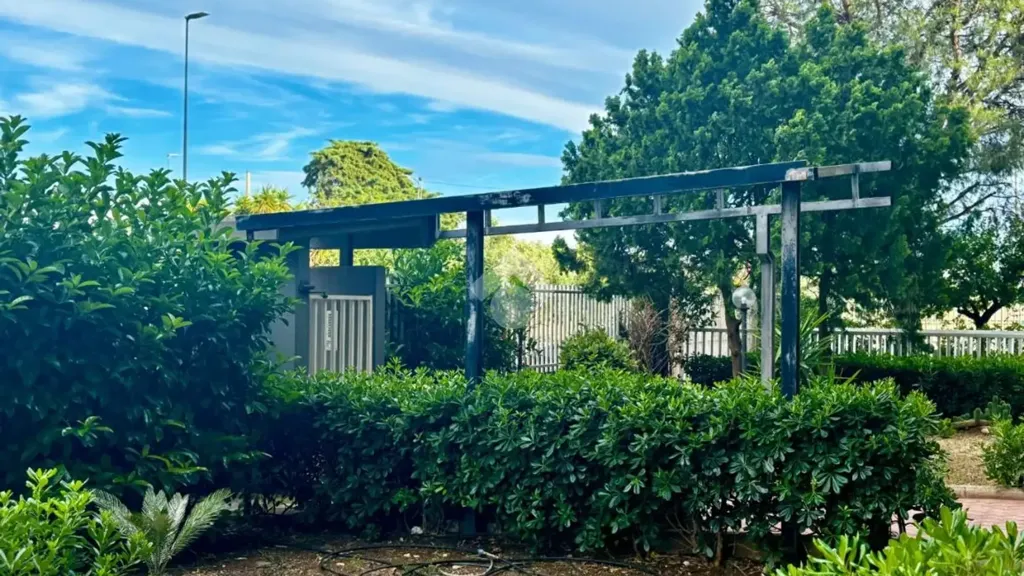 Jardin - Top-Floor Apartment with Balcony in Loseto