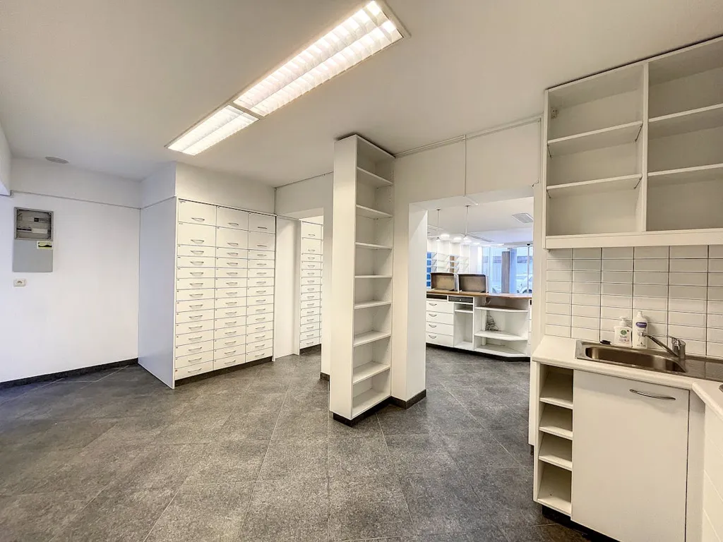 Kabinet - Commercial Space with Large Frontage in Brussels