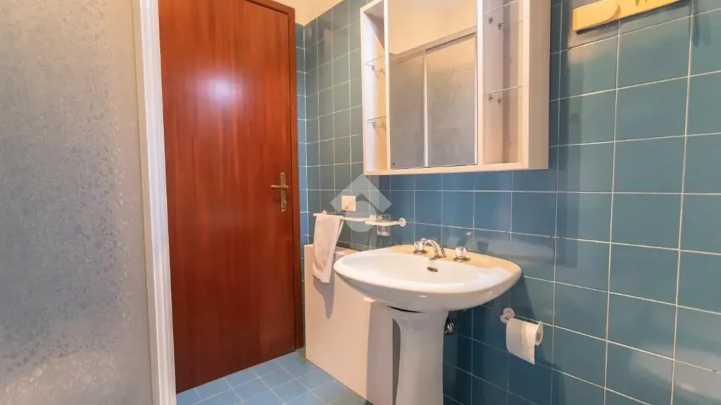 Salles de bain - 2-Bedroom Apartment with Balcony in Carpi