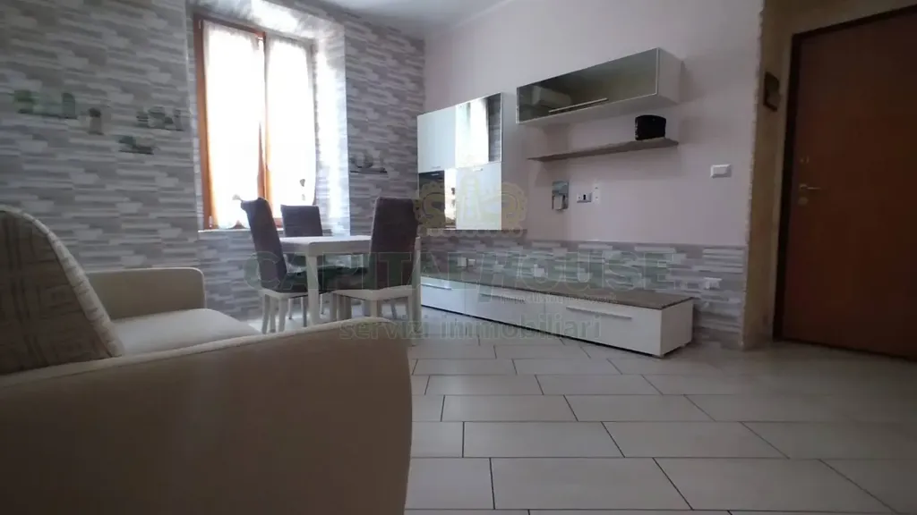 Elutuba - Armed Two-Bedroom Flat with Balcony in Capua