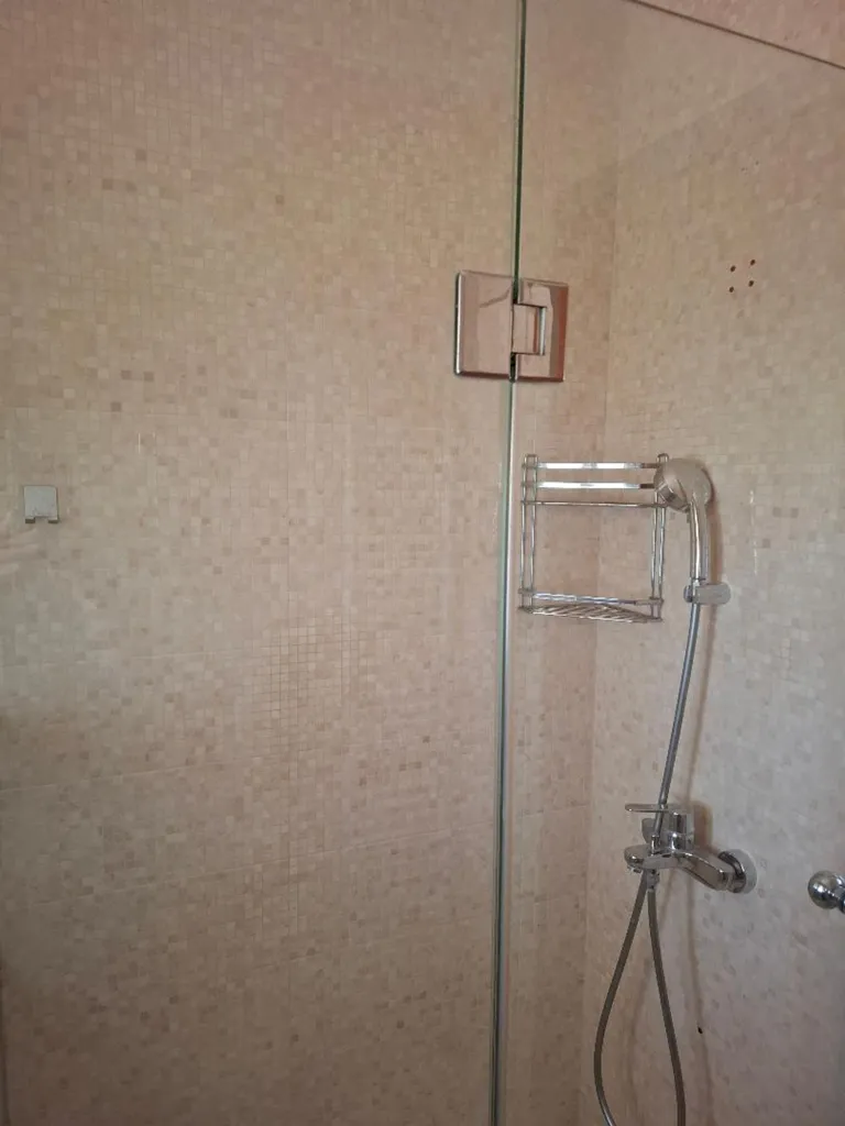Bagni - Detached House with Garden in Semi-Basement