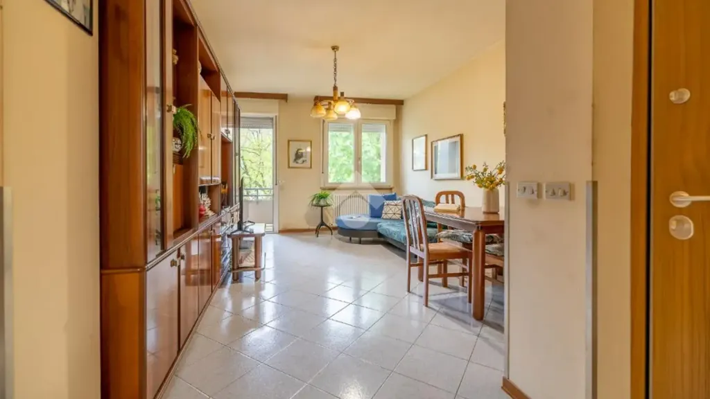 Esik - Rearranged Apartment with Balcony in Cesenatico