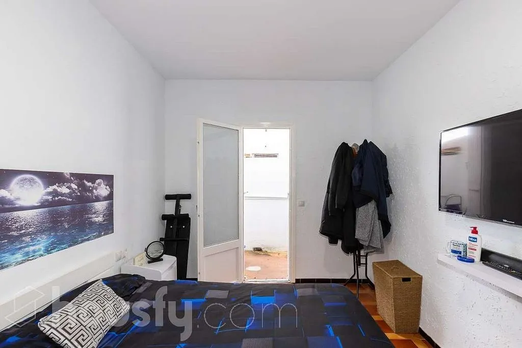 Bedrooms - Apartment with Balcony in Santa Bàrbara