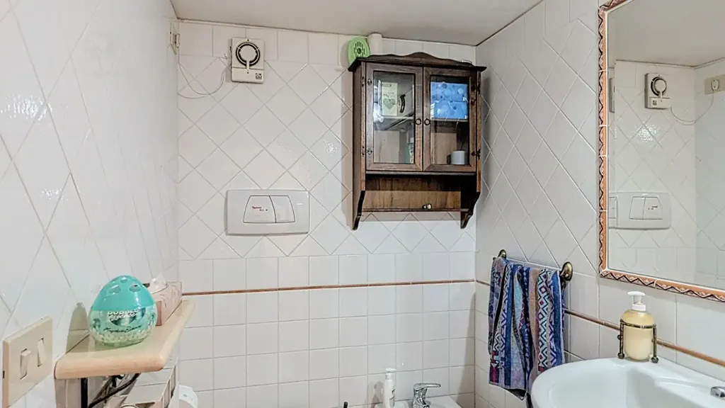 Salles de bain - Historic Trilocale in Nettuno's Medieval Quarter