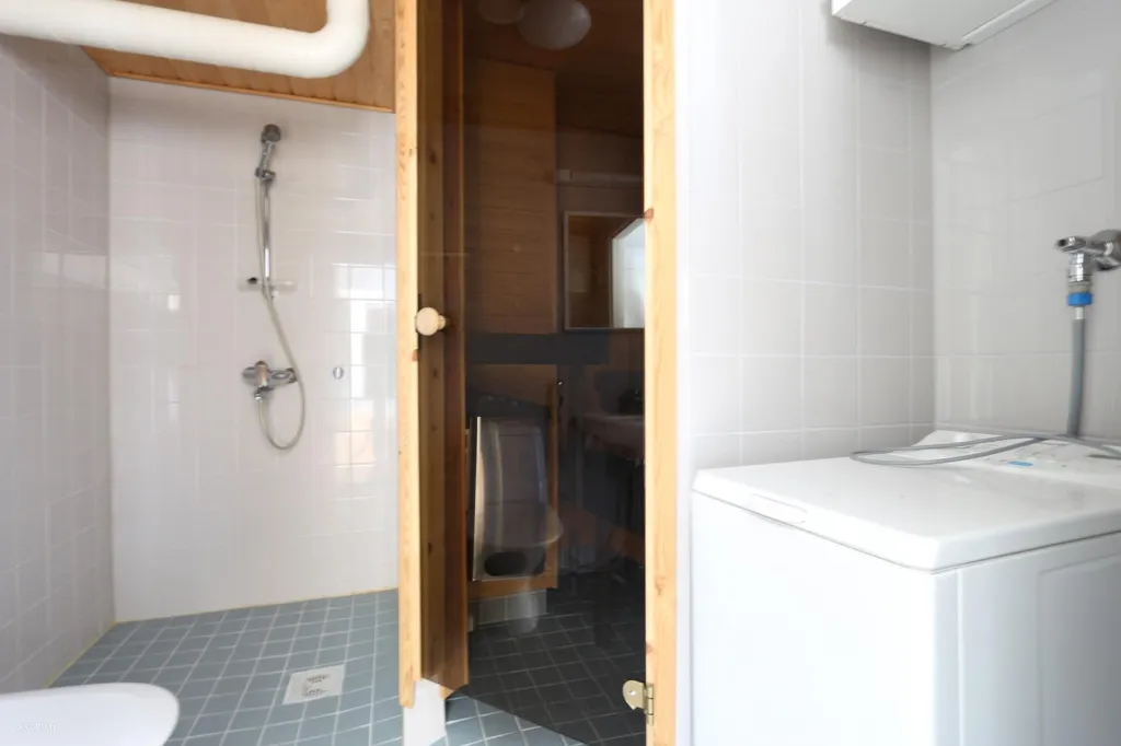 Bathrooms - Renovated Studio with Sauna in Jyväskylä Centre