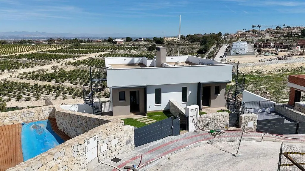 Bassein - Modern Mediterranean Chalet with Golf Course View in Algorfa
