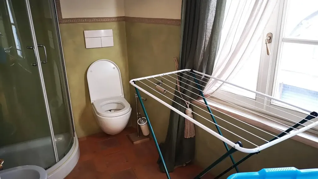 Salles de bain - Restored Apartment with Historic View in Siena