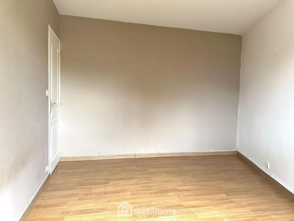 Pièces - Maison Familiale avec Terrasse à Mazé-Milon