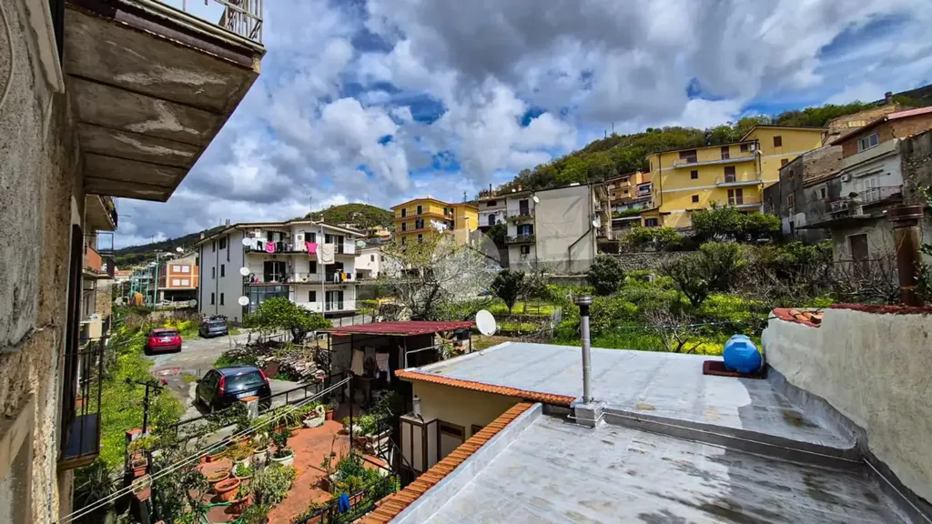 Terrasse - Quadrilocale with Three Entrances in Paola