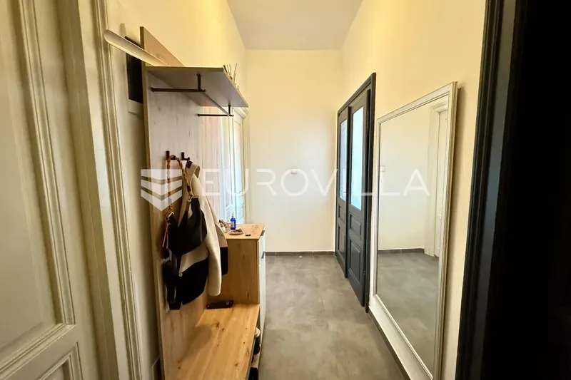 Entrée - Two-Bedroom Apartment with Sea View in Pula