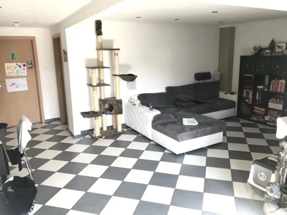 Séjour - Appartement 2 Chambres à Kayl, Proche Commerces