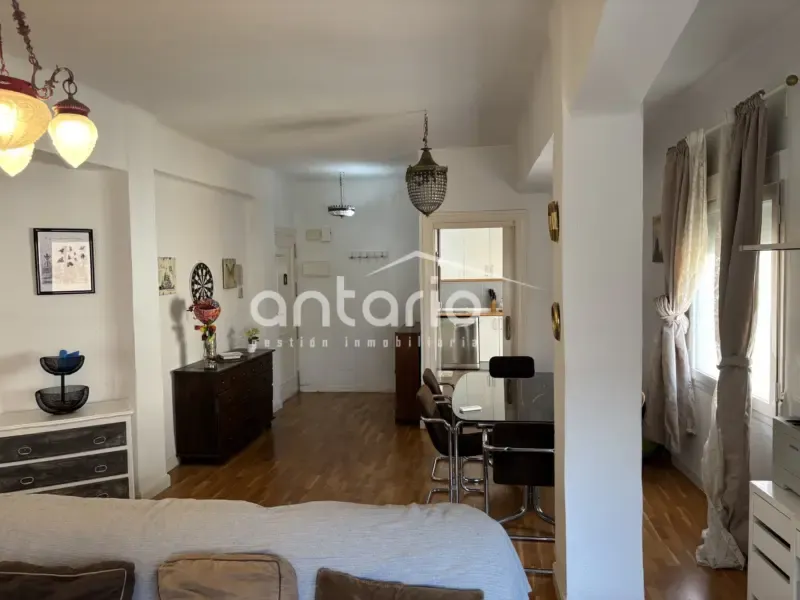 Soggiorno - Corner Flat with Large Windows in San Juan