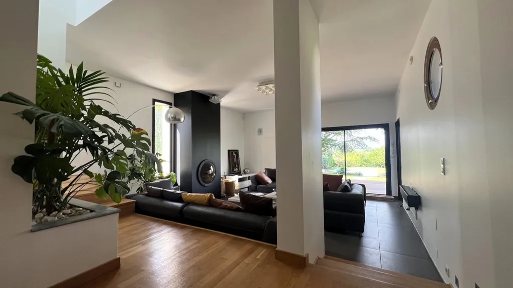 Elutuba - Renovated Villa with Pool in Lissieu