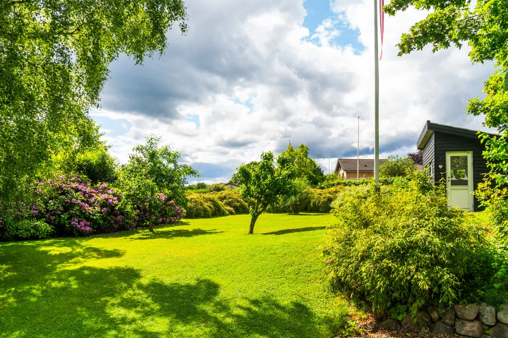 Jardin - Historic Villa with Garden in Svejstrup