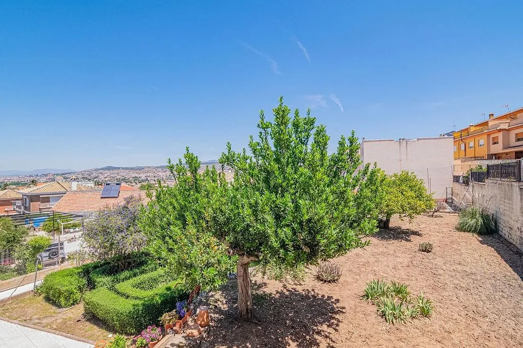 Aed - Chalet with Pool and Garden in Cajar