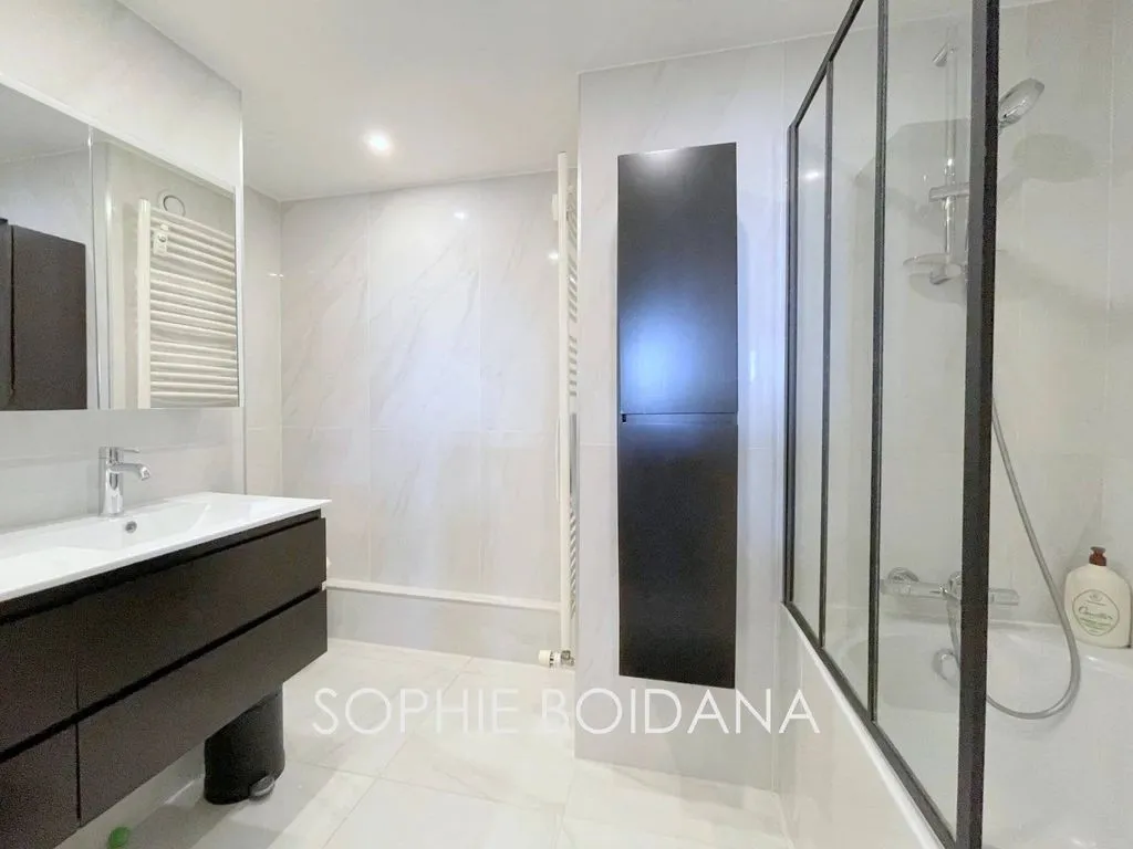 Vannitoad - Luxury Apartment with Balcony in Paris 8th
