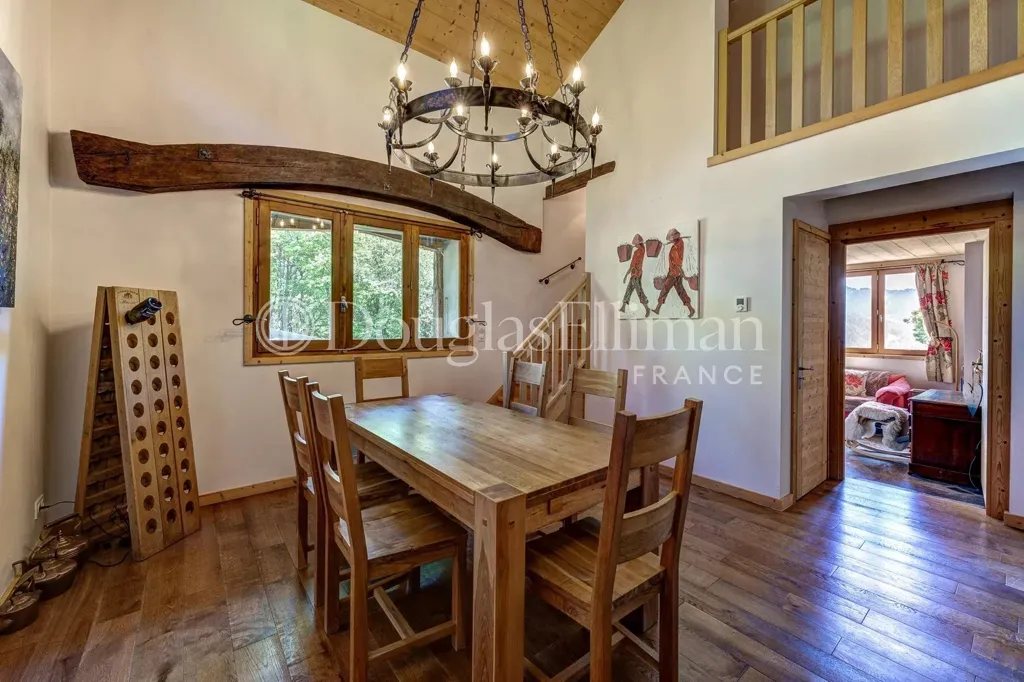 Salle à manger - Chalet Rénové avec Vue Montagne à Morzine