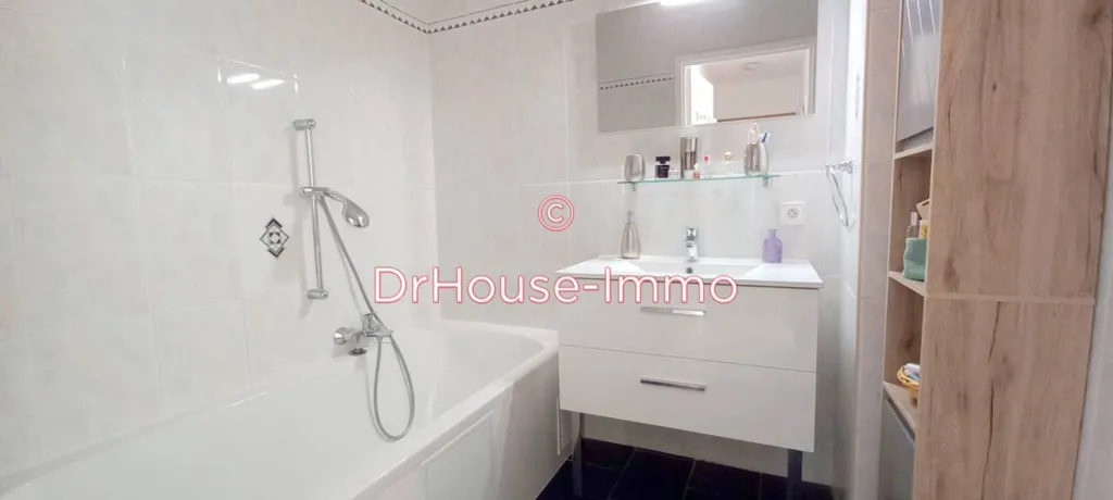 Bathrooms - Bright 3-Bed Apartment with Terrace in Nice