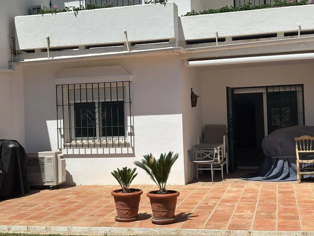 Terrasse - Apartment with Pool in Nueva Andalucía