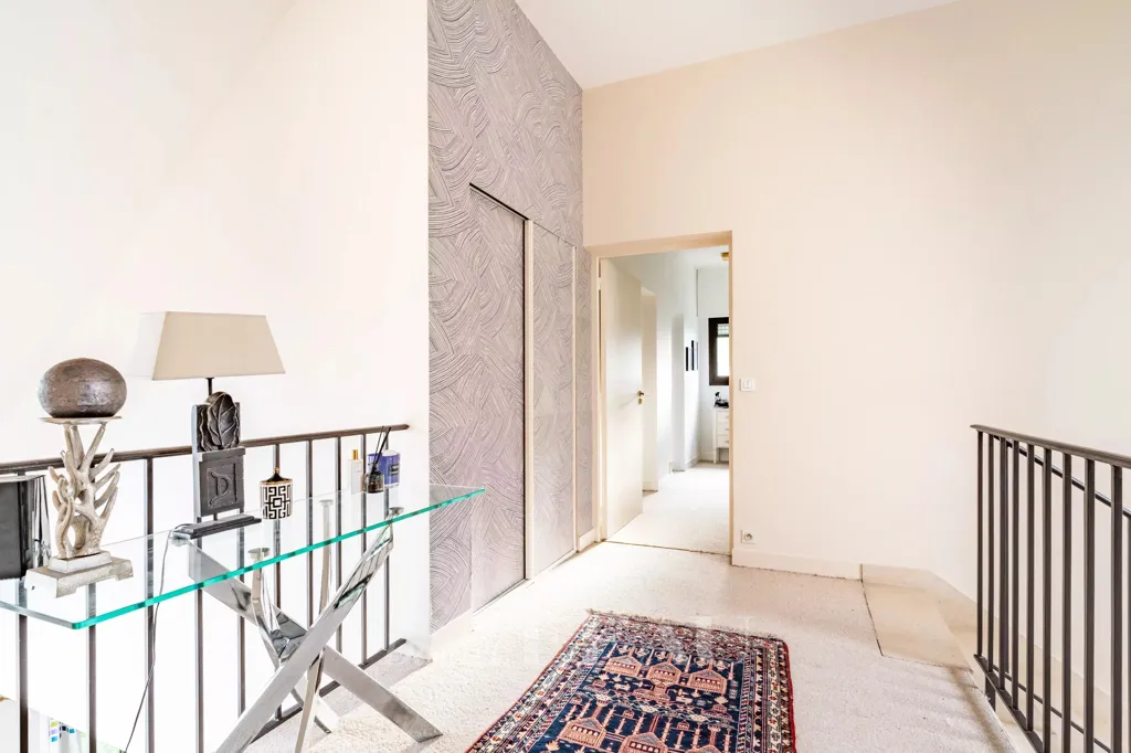 Esik - Architect-Designed House with Terrace in Bougival